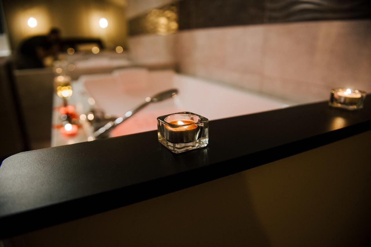 La Suite Romantique Avec Jacuzzi Au Coeur De Perpignan Bagian luar foto