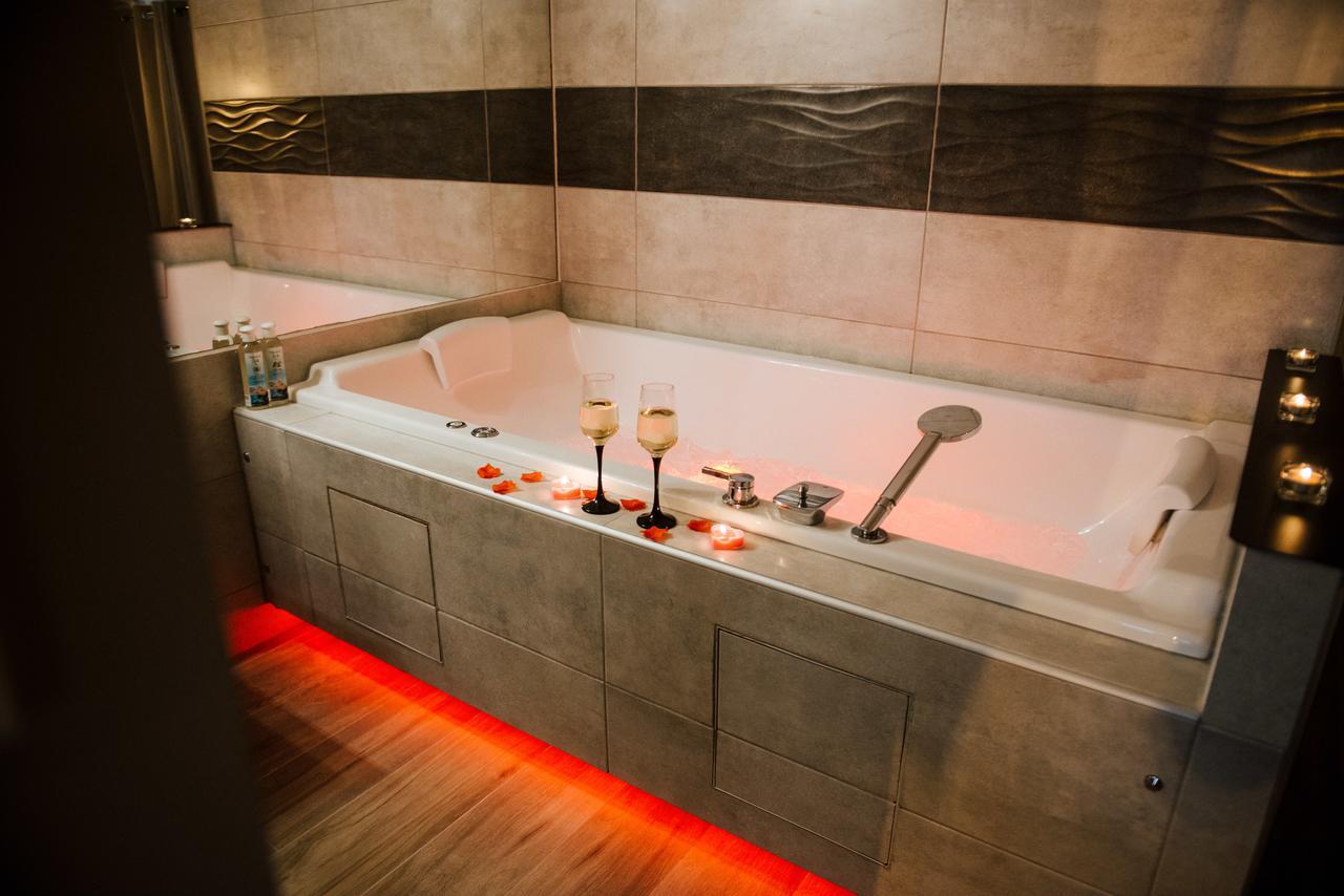 La Suite Romantique Avec Jacuzzi Au Coeur De Perpignan Bagian luar foto