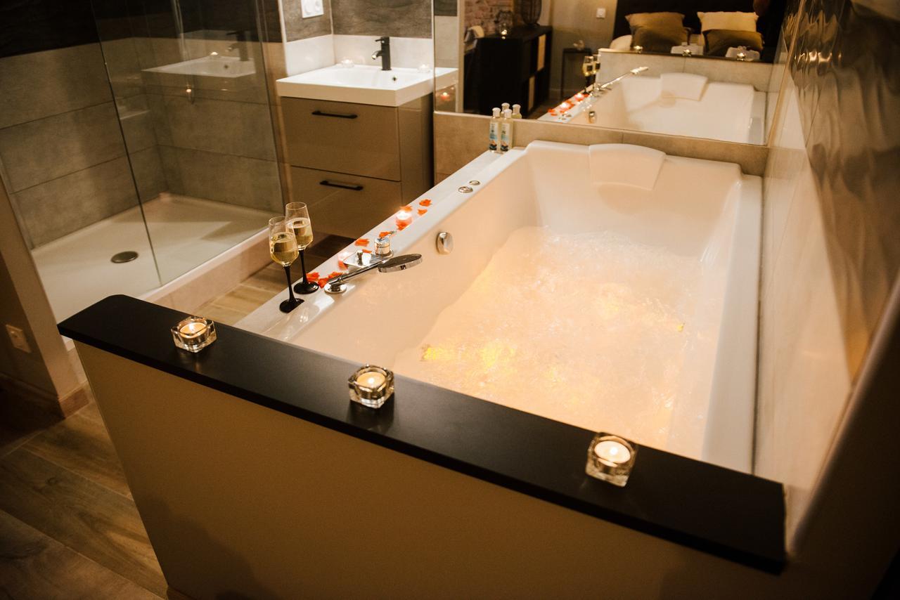 La Suite Romantique Avec Jacuzzi Au Coeur De Perpignan Bagian luar foto