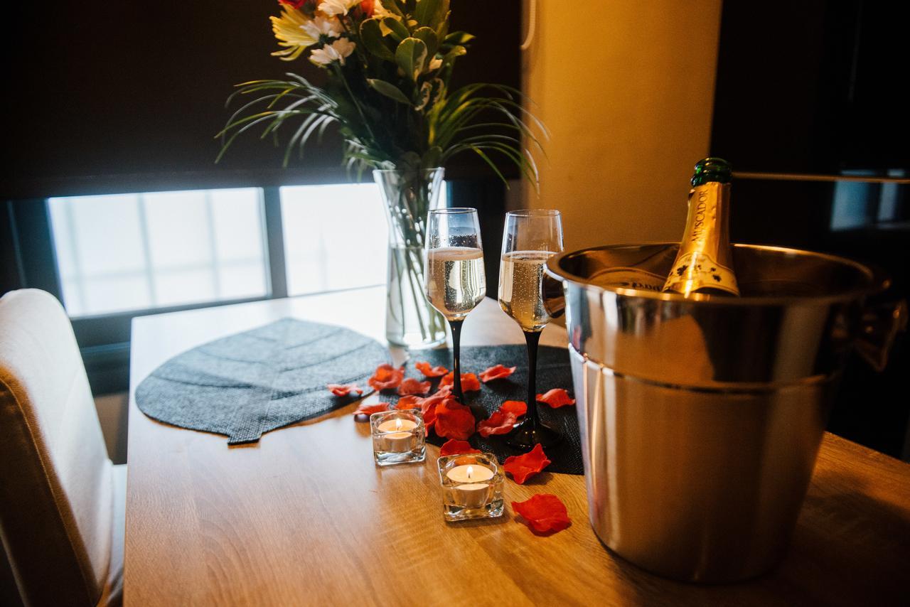 La Suite Romantique Avec Jacuzzi Au Coeur De Perpignan Bagian luar foto