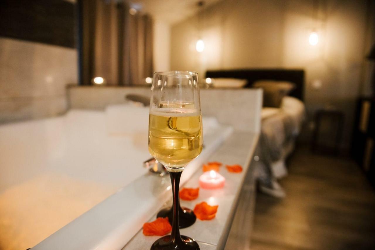 La Suite Romantique Avec Jacuzzi Au Coeur De Perpignan Bagian luar foto
